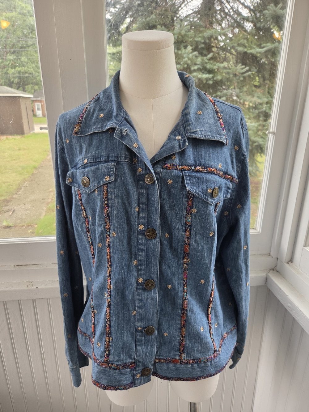 Hearts of Palm Denim Jacket with Floral Trim and Embroidered Stars Size 14
